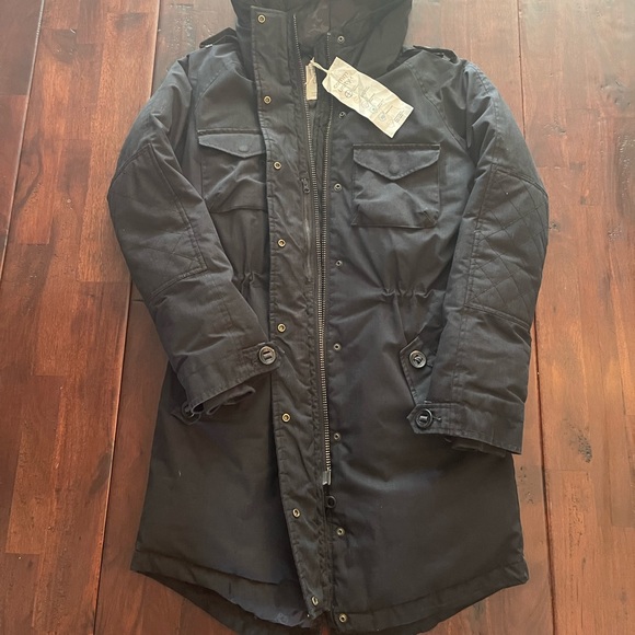 Aritzia Community Paradigm Parka - Picture 2 of 7